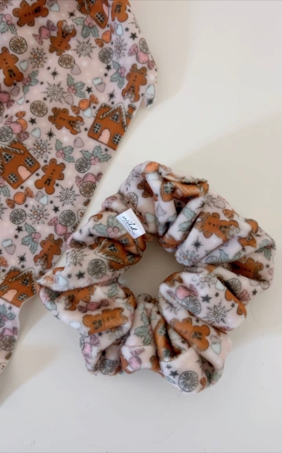 sweet minnie treats holiday hair scrunchie